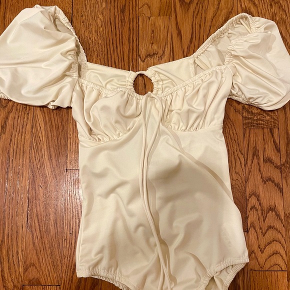 Princess Polly Hadlee Bodysuit Pale Yellow Size 4 - Picture 3 of 5